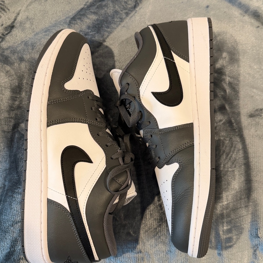 Nike Air Jordan 1 Low Sneakers 553558-152 - Men’s 12.5 - Picture 3 of 5